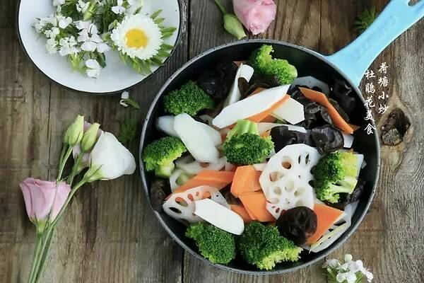 太阳成tyc7111cc_晥赣闽主流媒体“中国最美高铁”联合采访在赣启动(图1) tyc7111cc太阳成集团